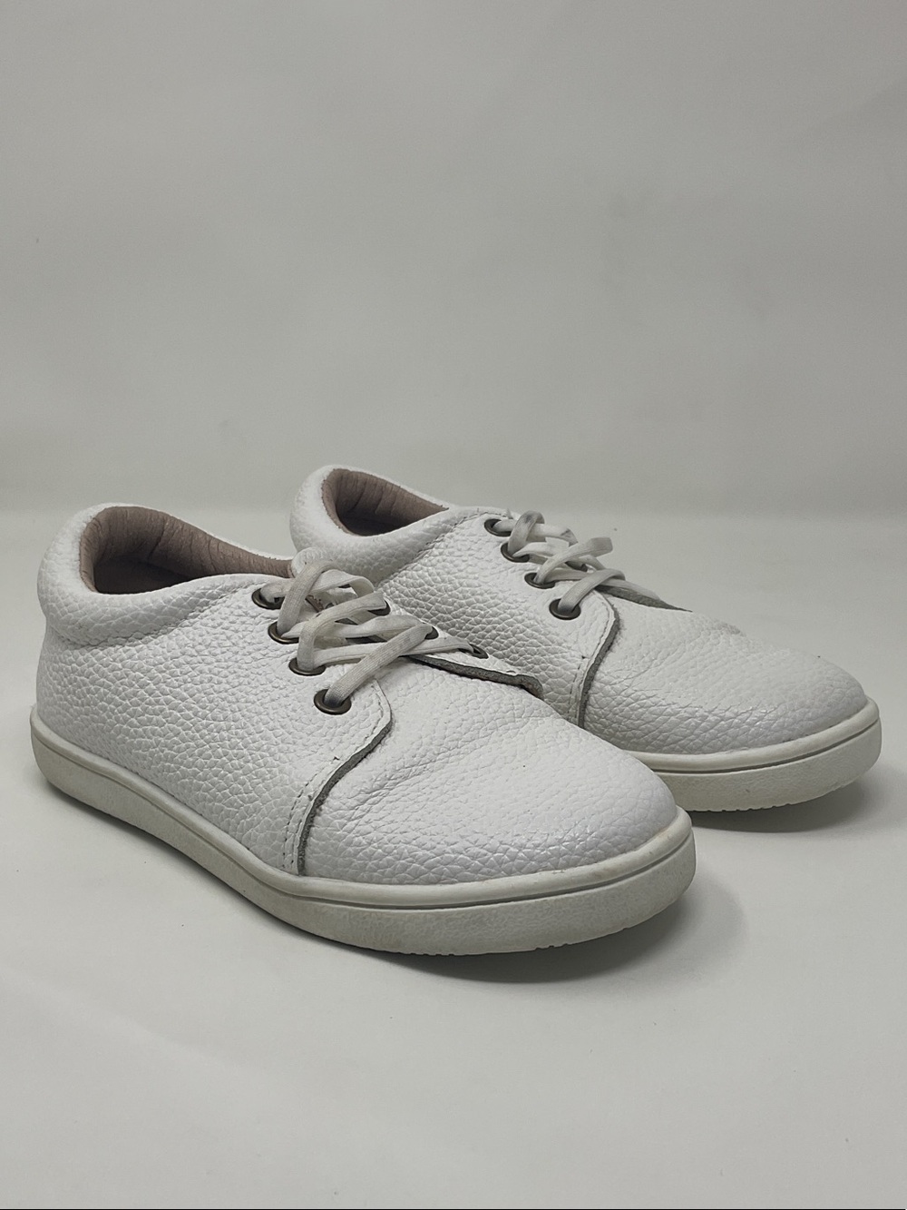 Kids White Textured Leather Monkey Feet Sneakers size 3-4 years